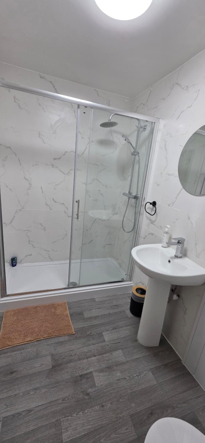 Burton House - 2BR - Sleeps 4 - Flat 2 Apartment in Barry