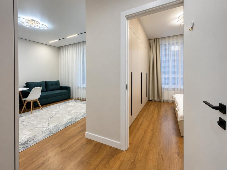 Bed, Living room, Photo of the whole room, Seating area, Bedroom