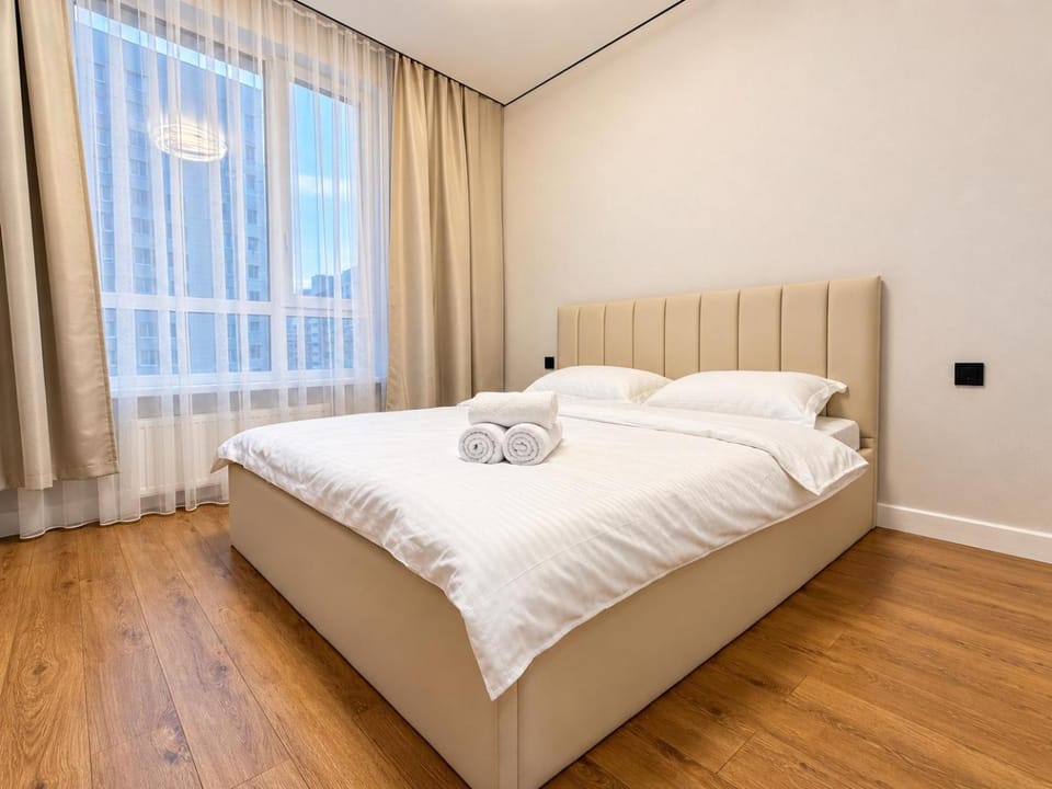 Bed, Photo of the whole room, Bedroom, towels