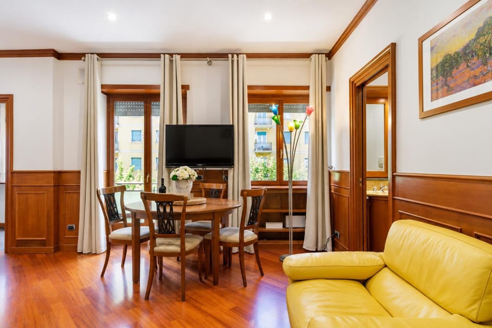 Communal lounge/ TV room, TV and multimedia, Living room, Dining area, Evening entertainment