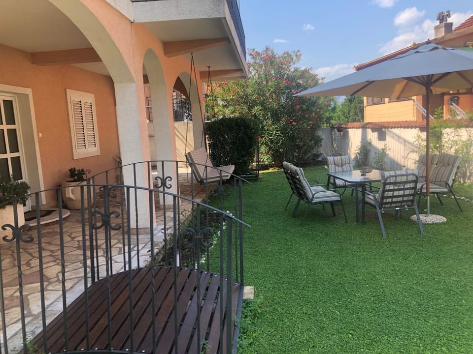 Garden, Seating area