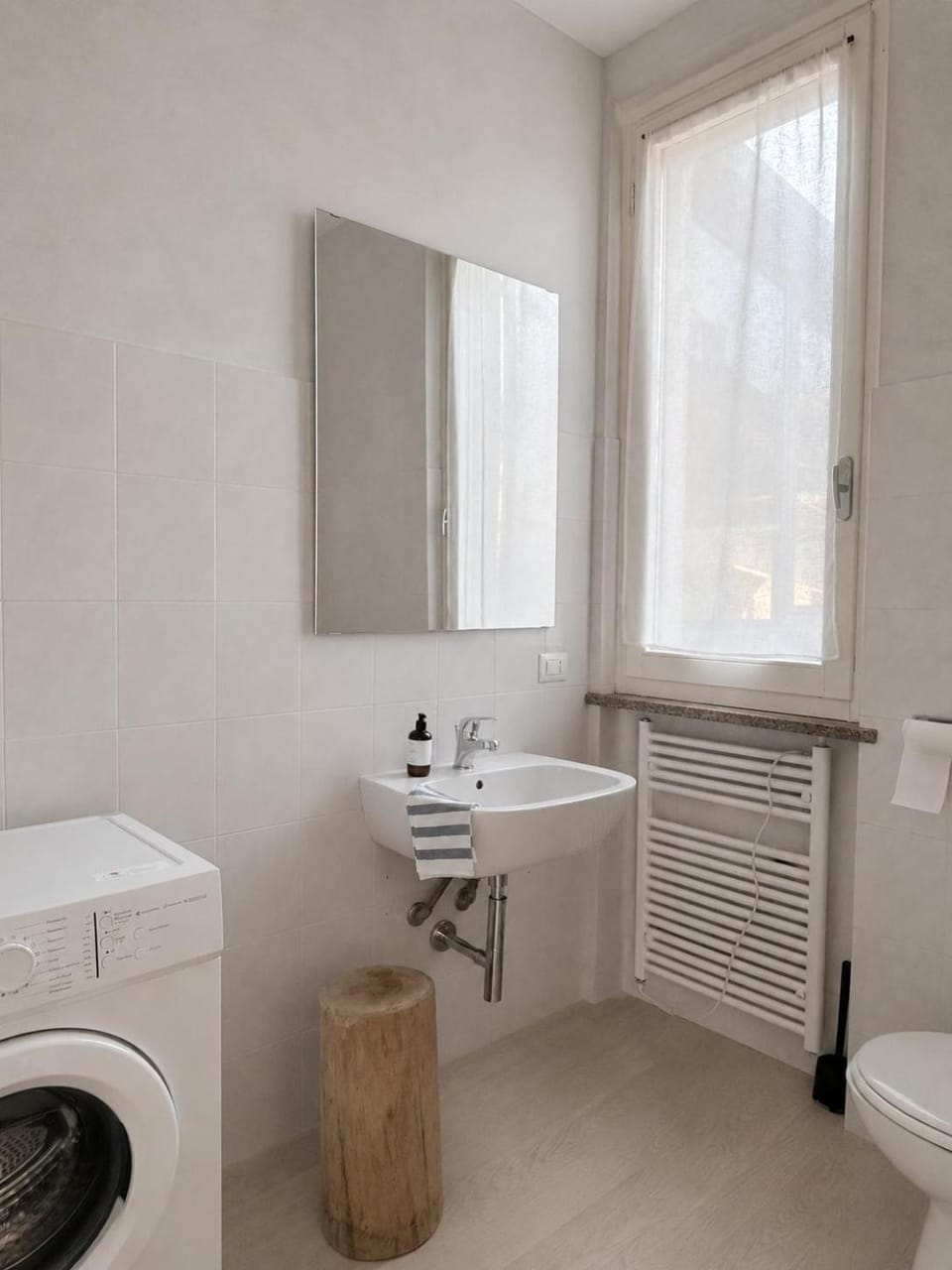 Toilet, Bathroom, washing machine