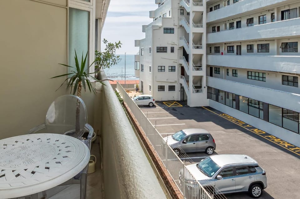 The Salty Air Studio Apartment in Sea Point