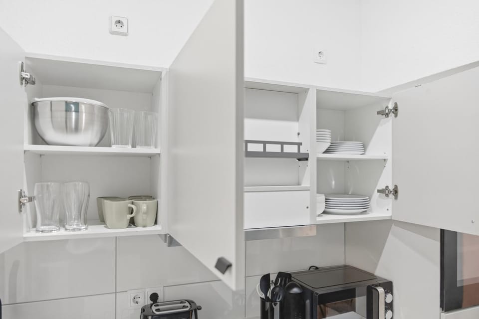 Kitchen or kitchenette, microwave, kitchen