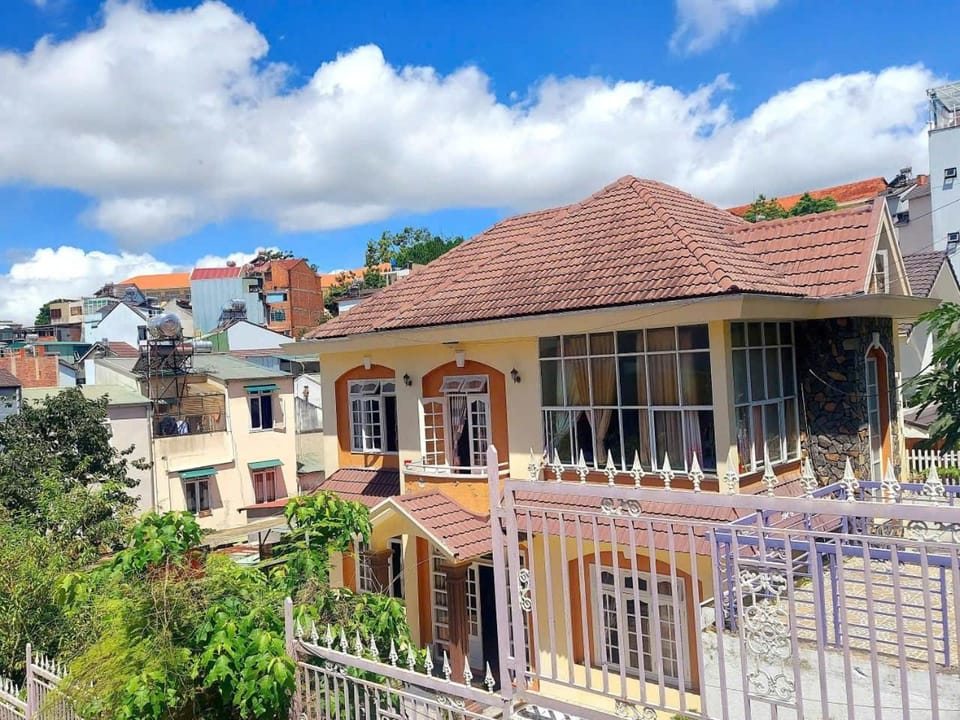Property building, Day, View (from property/room), Balcony/Terrace