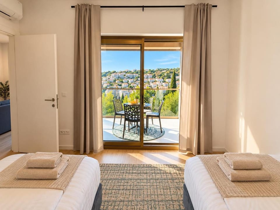 Bed, View (from property/room), Balcony/Terrace, Seating area, Bedroom, towels