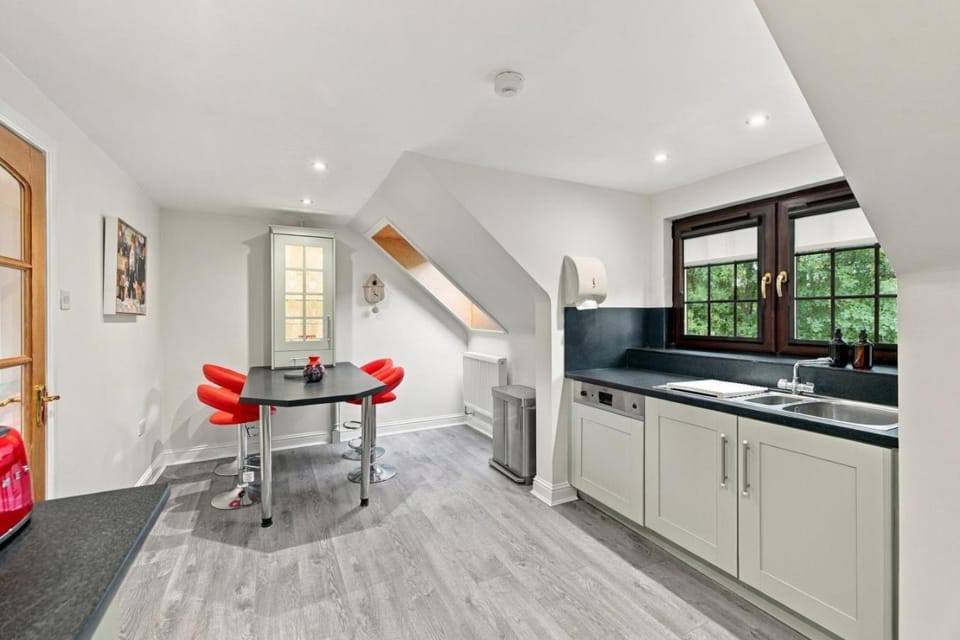 Kitchen or kitchenette, Seating area, Dining area, pet friendly, stove