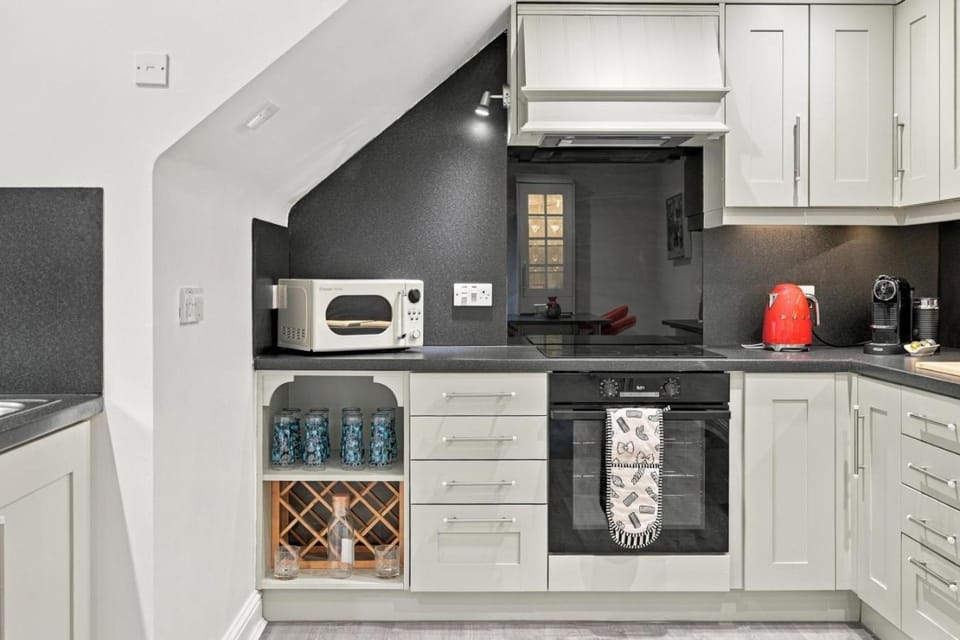 Kitchen or kitchenette, dishwasher, pet friendly, stove, toaster