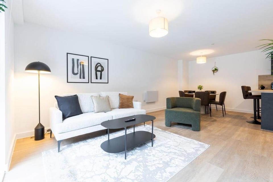 Spacious 3BR Manchester City Centre Escape Apartment in Salford