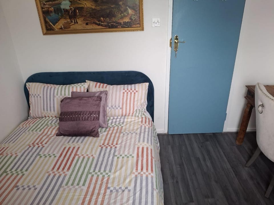 Bed, Decorative detail, Bedroom