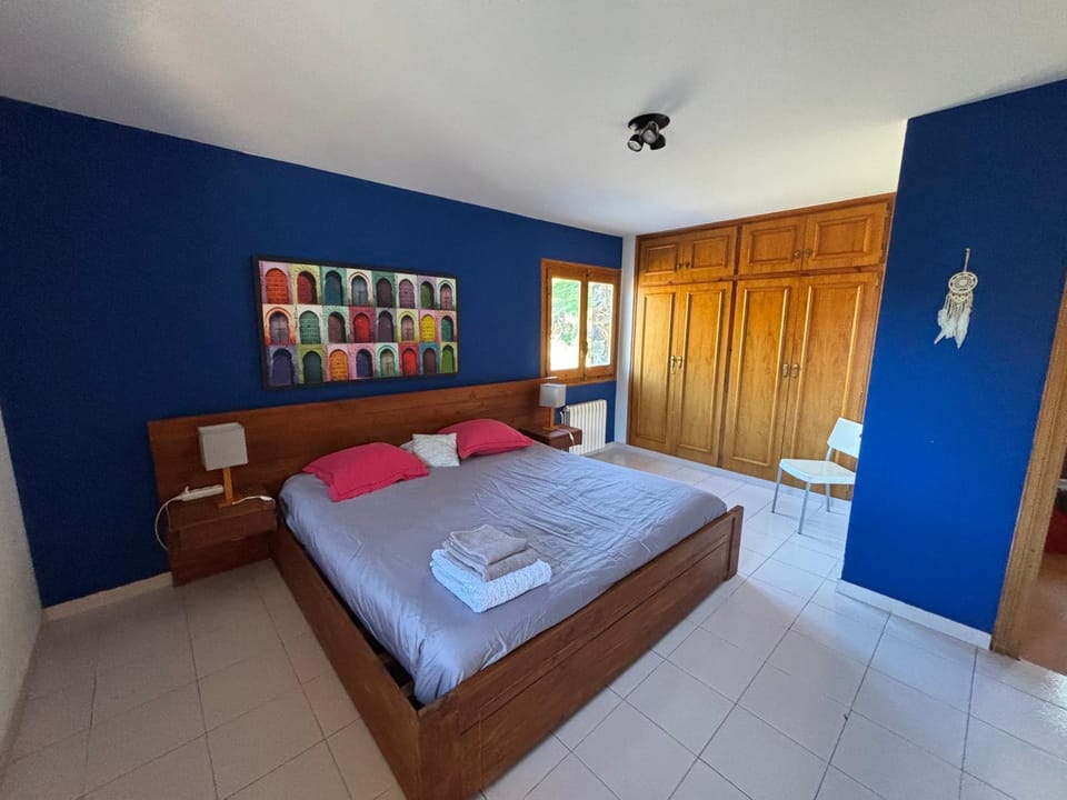 Bed, Photo of the whole room, Bedroom