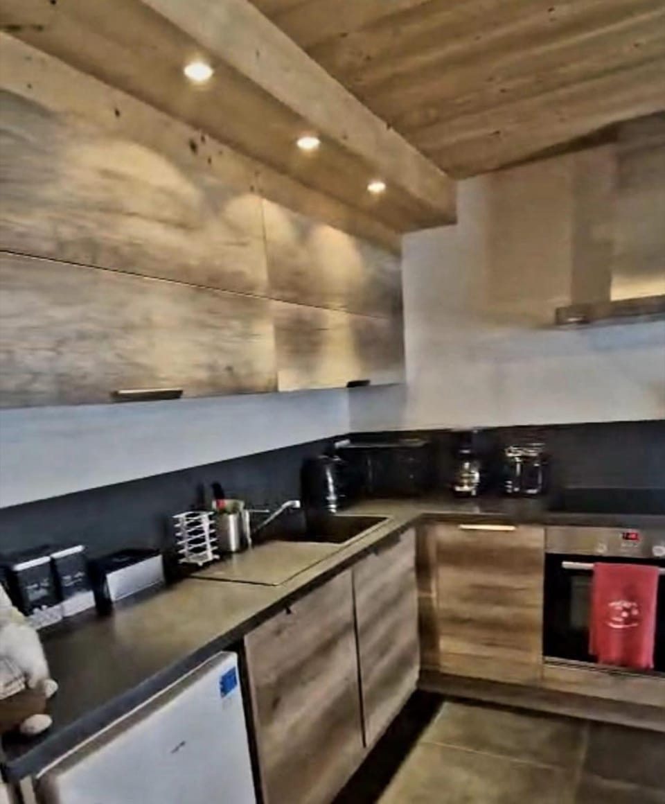 Kitchen or kitchenette, Living room