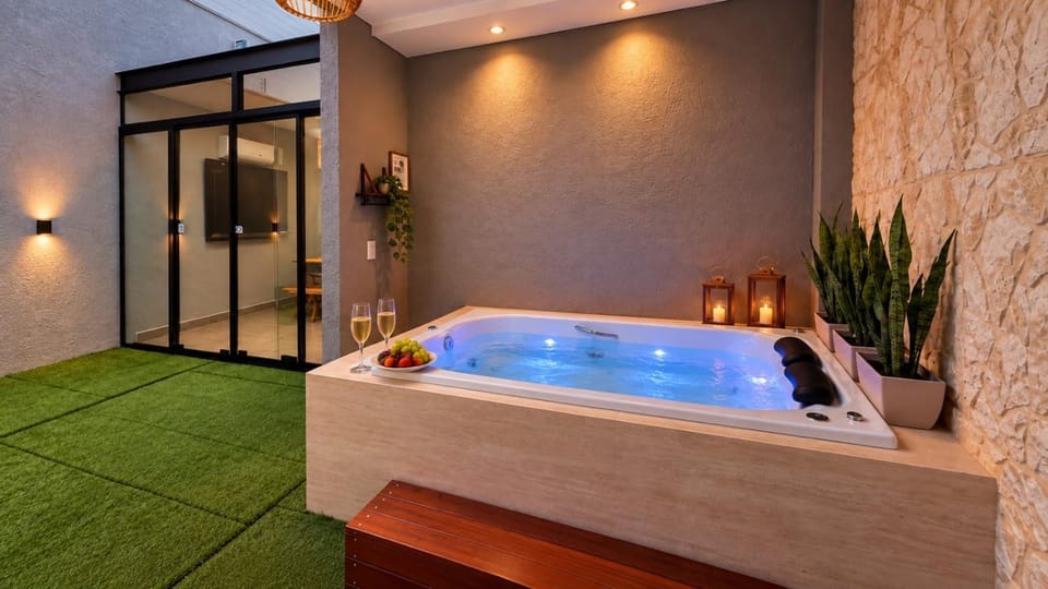 Hot Tub, Hot Tub