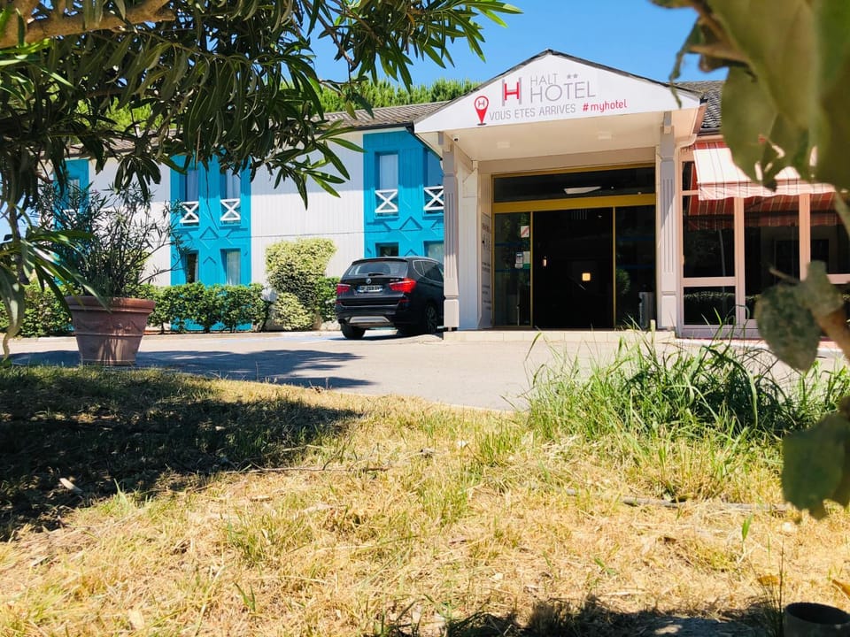 Facade/entrance
