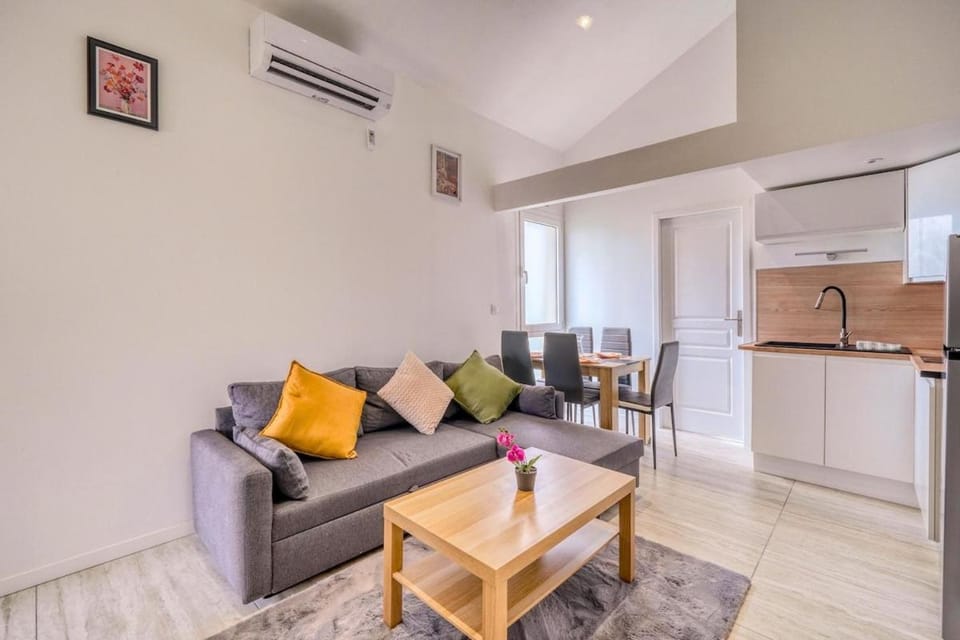 TV and multimedia, Living room, air conditioner