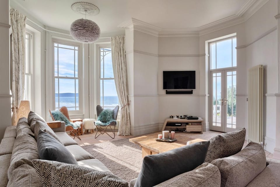 Communal lounge/ TV room, Living room