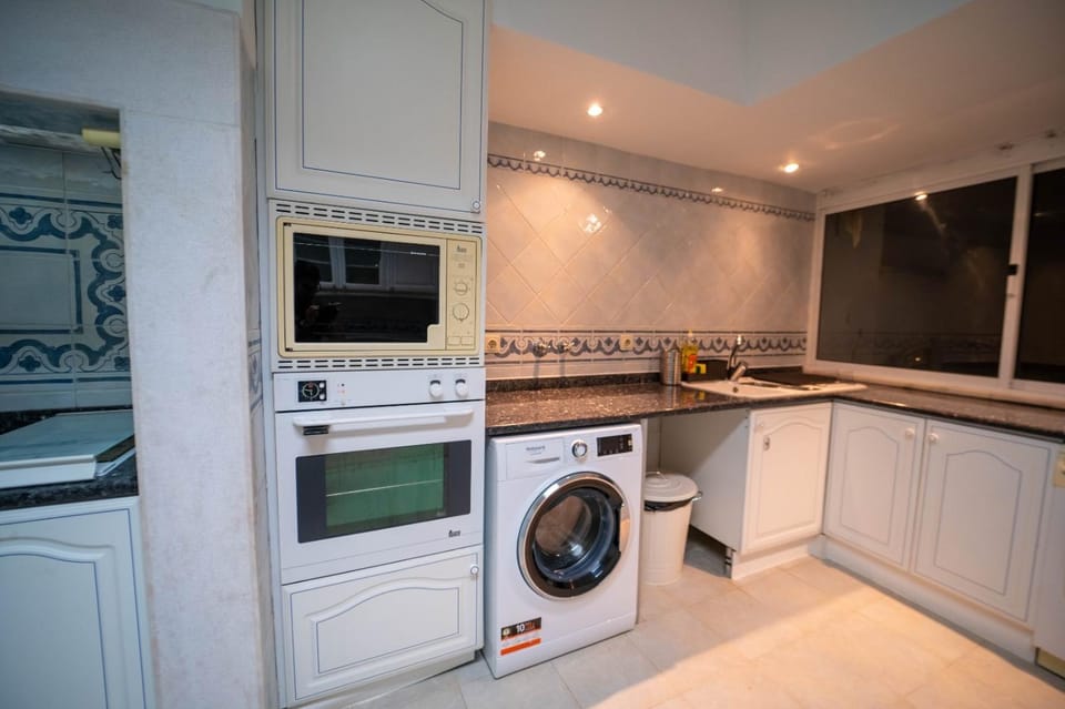 Kitchen or kitchenette, dishwasher