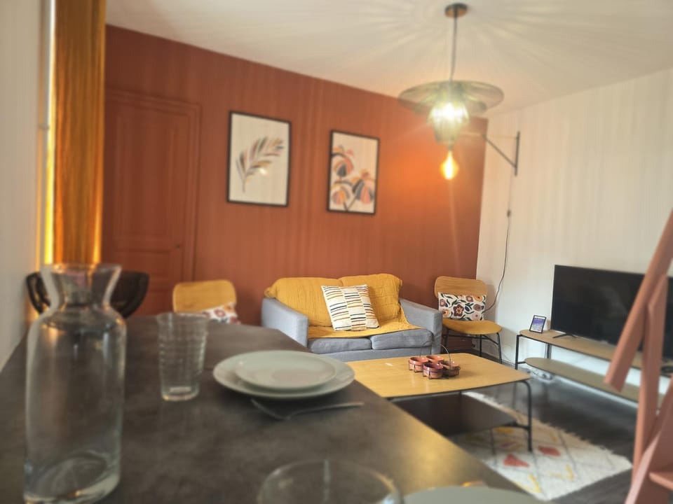 Communal lounge/ TV room, Living room
