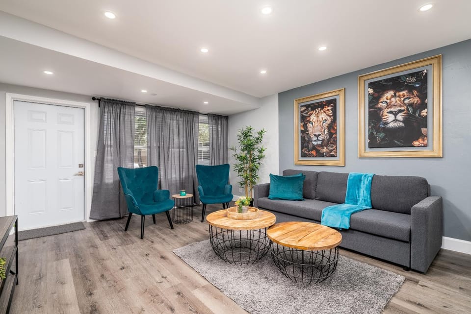 Living room, Seating area