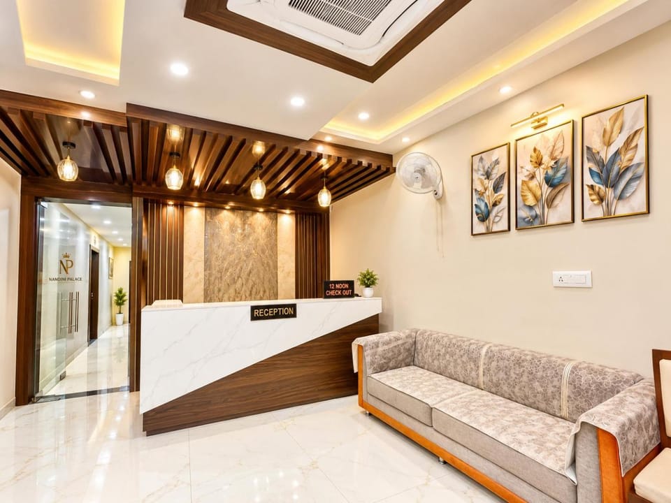 Hotel Shriyam Nadni Grand Near Vishwanath Temple# Resturent and Lift Facilities - Fully Air conditioning Rooms Hotel in India