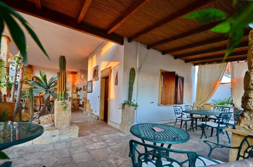 Property building, Patio, Garden, Balcony/Terrace