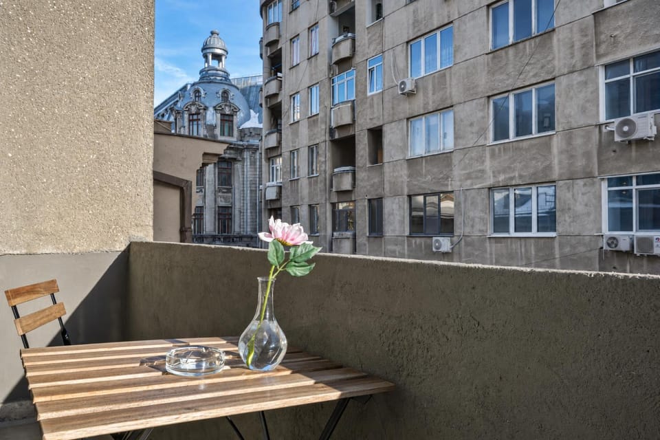 VIA Central Heritage with Balcony Apartment in Bucharest