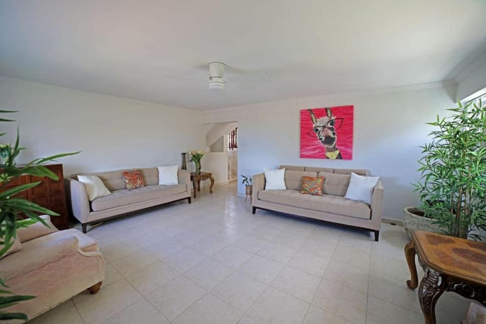 Living room, Photo of the whole room, Decorative detail, Seating area