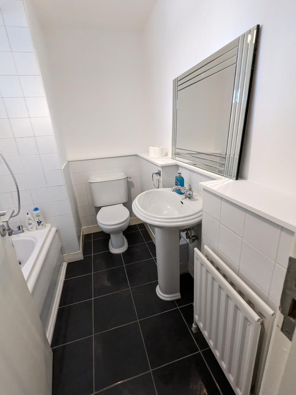 Best Location! Central Belfast! Free Secure Parking! Ideal for Longer Stays! Apartment in Belfast