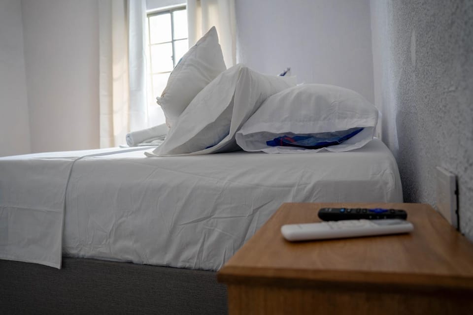 Bed, towels