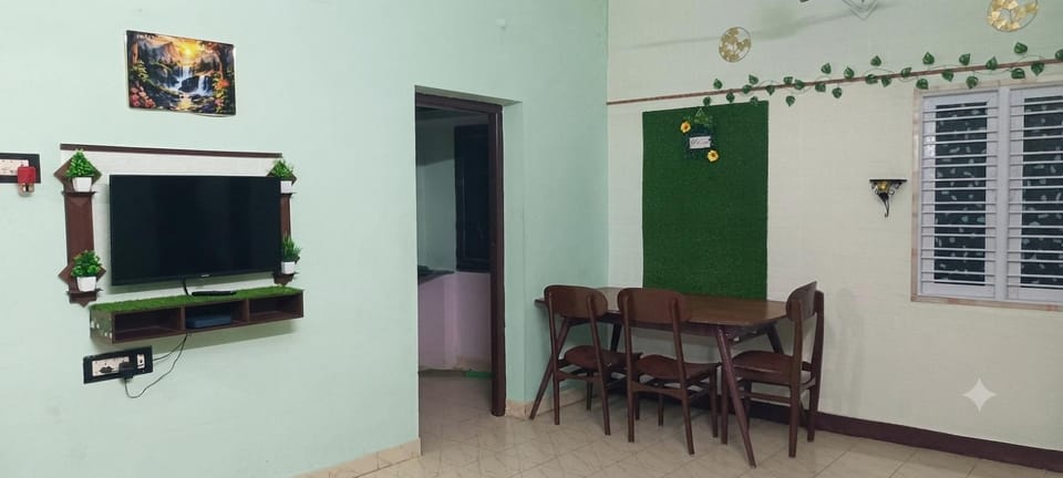 Kutralam Home Stay Superior Family Villa House in Tamil Nadu