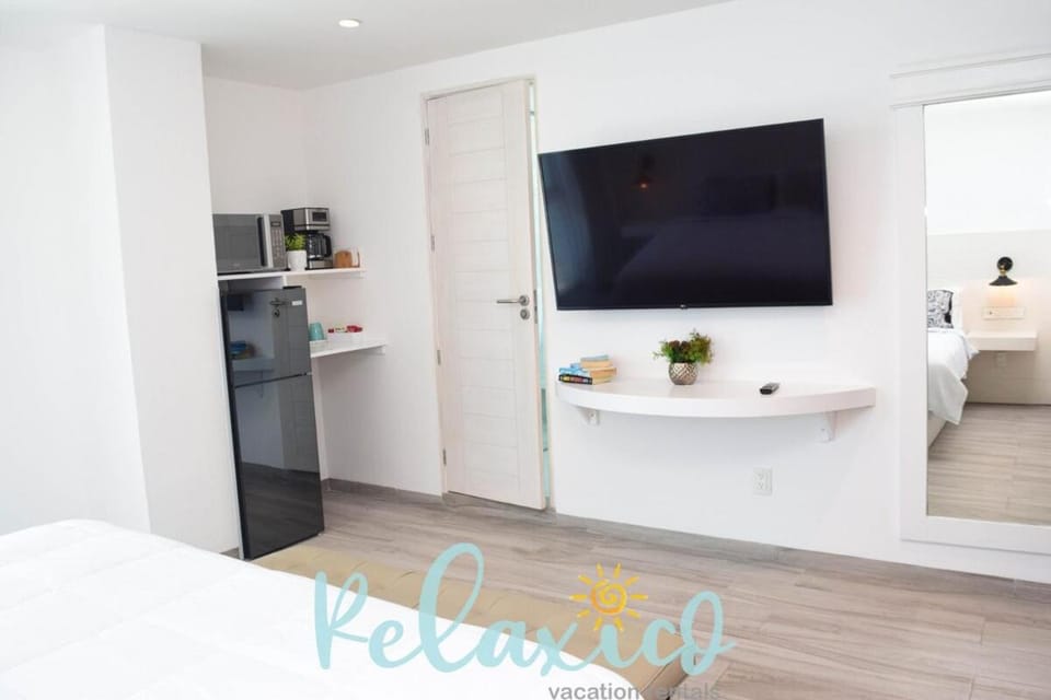 Bed, TV and multimedia, Photo of the whole room
