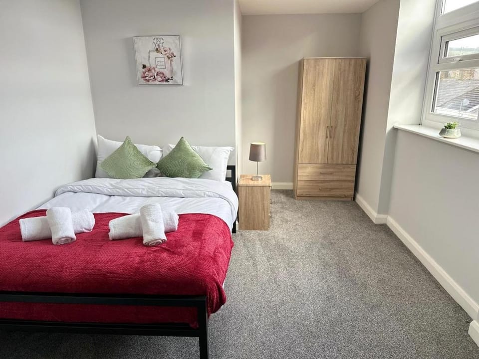 Accrington Central 2 bed sleeps 6 Apartment in Rossendale