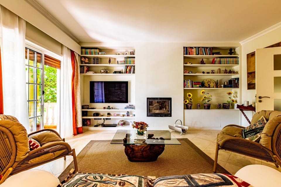 Communal lounge/ TV room, Living room