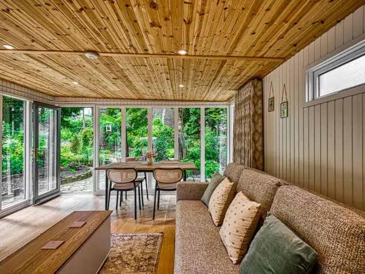 Patio, Garden, Living room, Seating area, Dining area, Garden view