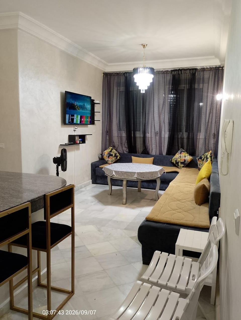 Communal lounge/ TV room, TV and multimedia, Living room, Photo of the whole room, Seating area, Dining area