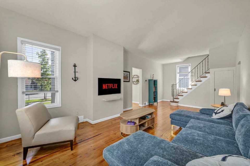 Steps to Beach, Eats & Marina! w/ Charming Patio House in Vermilion