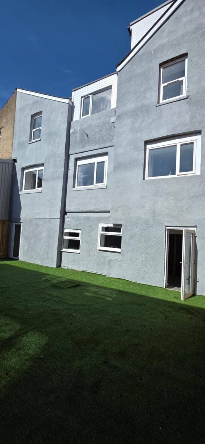 Burton House - 1BR - Sleeps 2 - Flat 4 Apartment in Barry