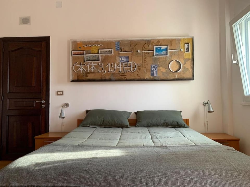Bed, Decorative detail, Bedroom
