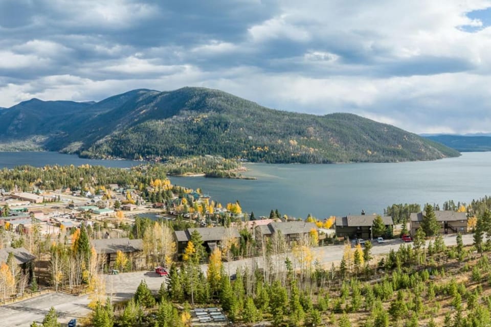 Epic Views of Grand Lake , Minutes to RMNP Apartment in Grand Lake