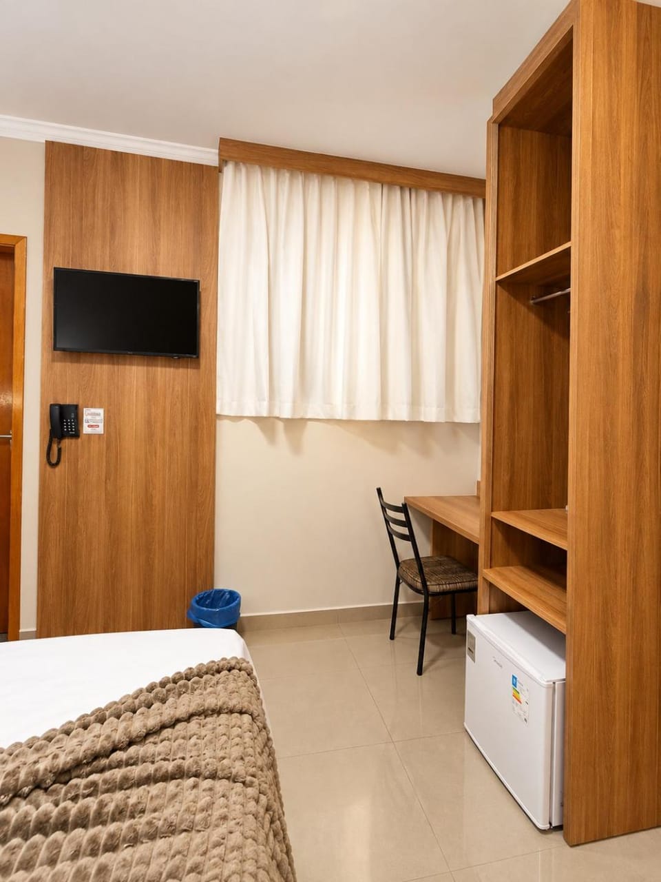Bed, TV and multimedia, Bedroom, wardrobe, air conditioner