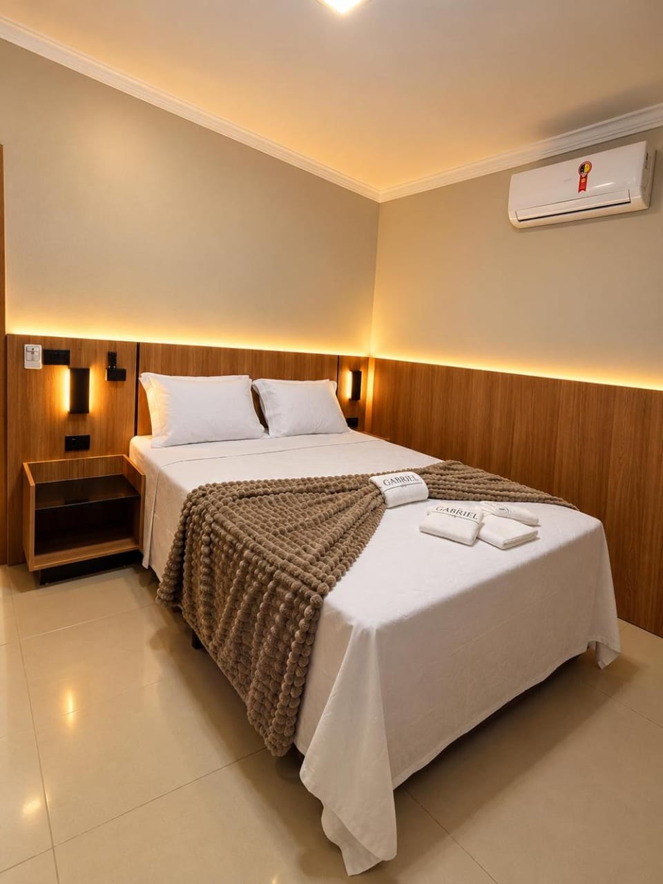 Bed, towels, air conditioner