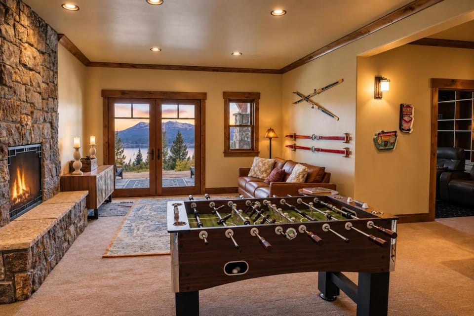 Luxury Villa with Lake views, Private theatre and game rooms House in Rocky Mountain National Park