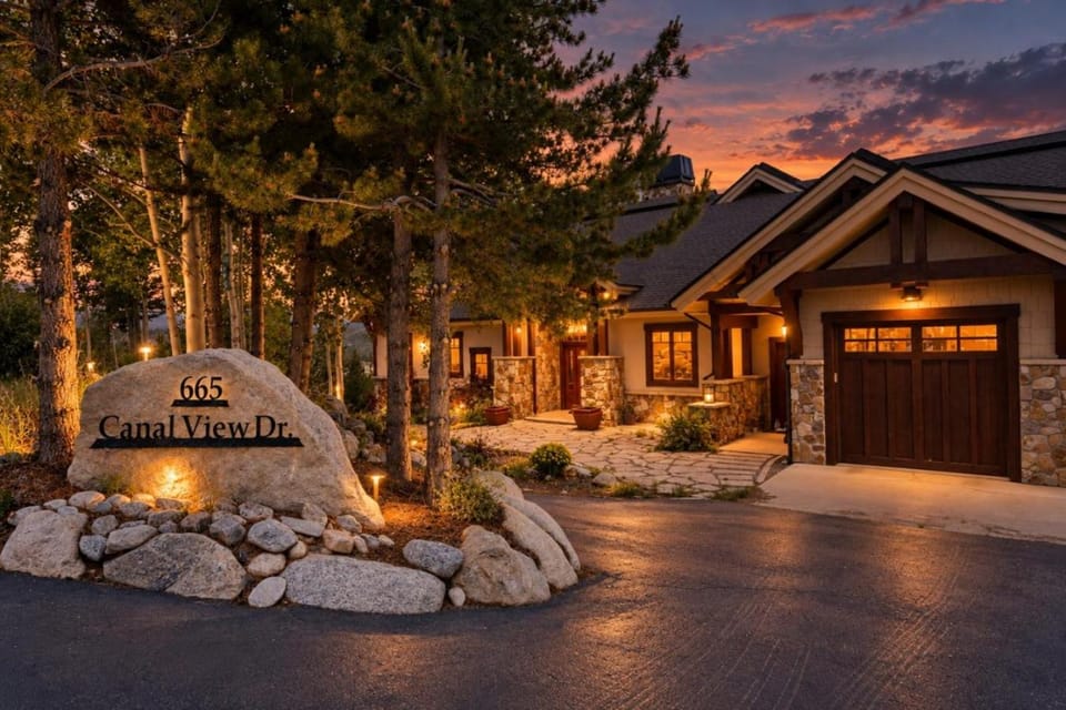 Luxury Villa with Lake views, Private theatre and game rooms House in Rocky Mountain National Park