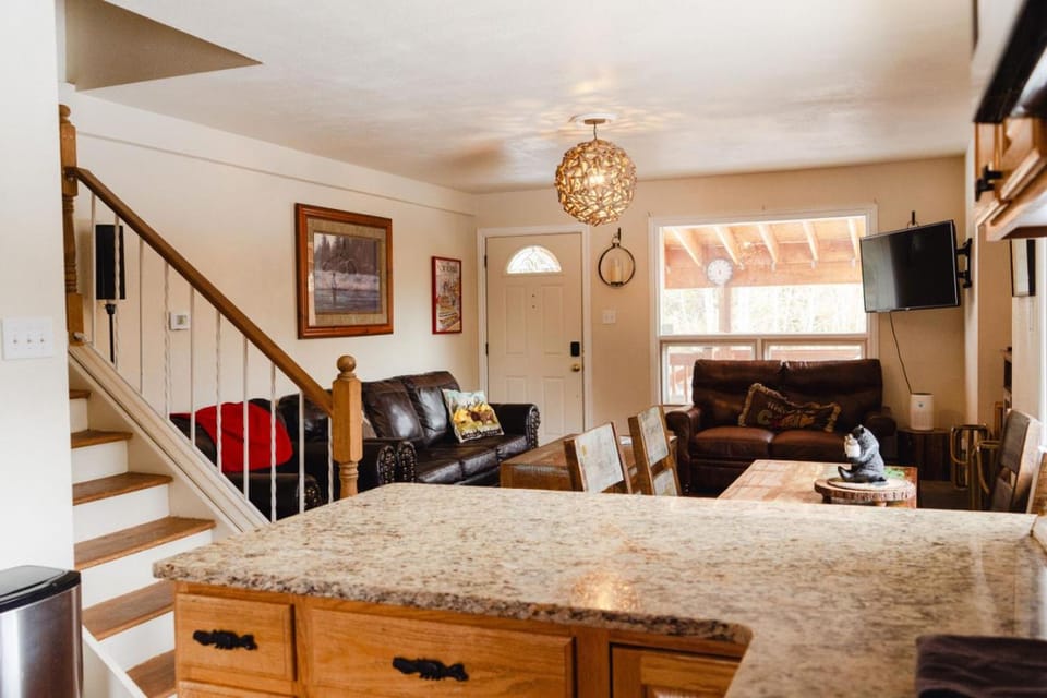 Pet-Friendly RMNP Adventure Base House in Rocky Mountain National Park