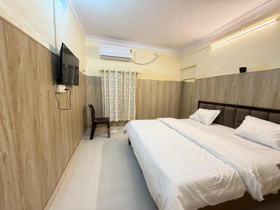 TV and multimedia, Photo of the whole room, Bedroom, air conditioner