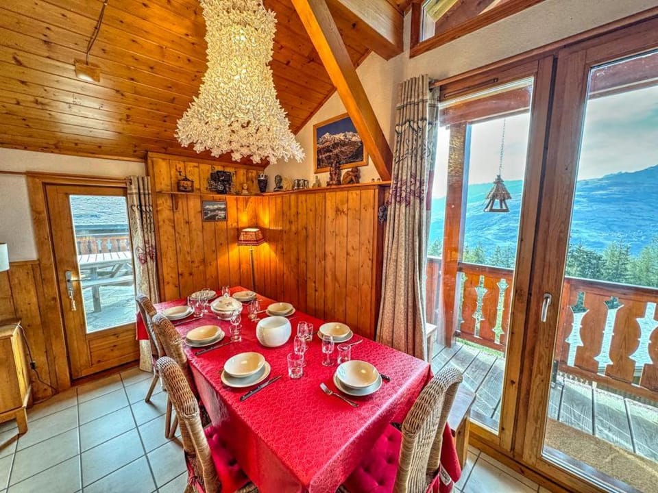 Dining area, Mountain view