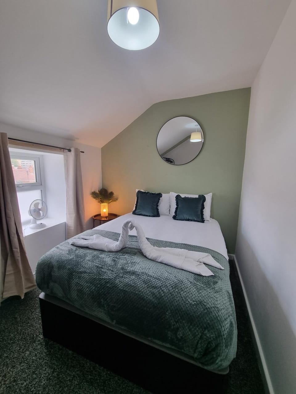 3 Min to Stadium, SuperFast Wi-Fi Experienced Host Apartment in Cardiff