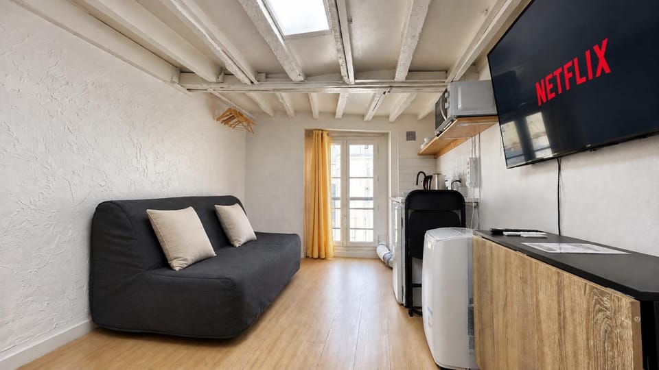 Communal lounge/ TV room, TV and multimedia, Kitchen or kitchenette, Living room, Seating area, Evening entertainment