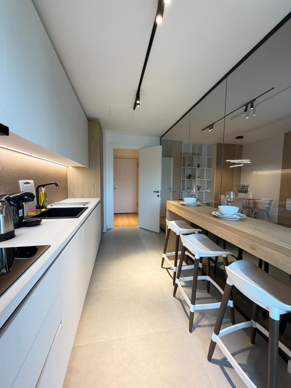 Coffee/tea facilities, Kitchen or kitchenette, Dining area