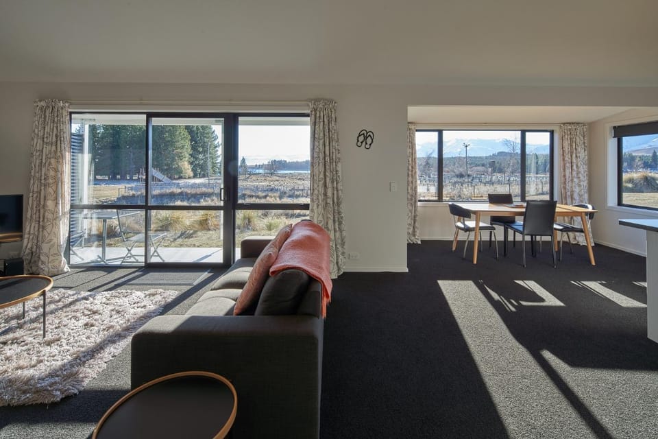 Living room, Mountain view